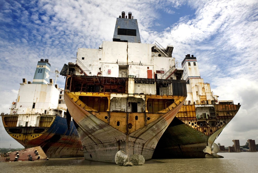 Dante's Bangladesh shipbreakers Sea Hell - Chittagong Shipbreaking yards
