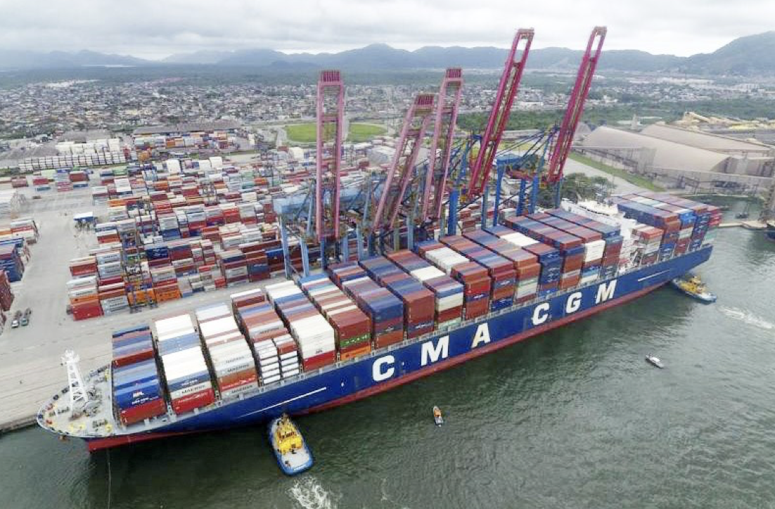 El CMA CGM no es el barco más grande que haya hecho escala en Santos, pero con 347,00 m, es el más largo.